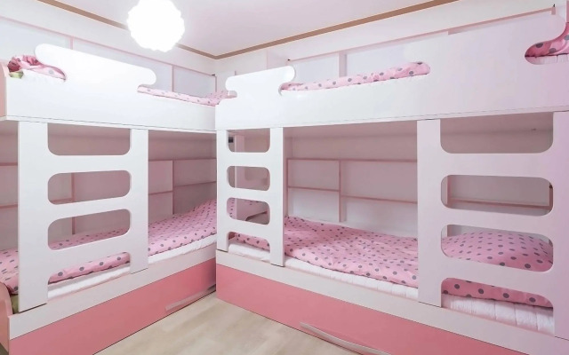 Nanu Guesthouse Pink Female Only (только для женщин)