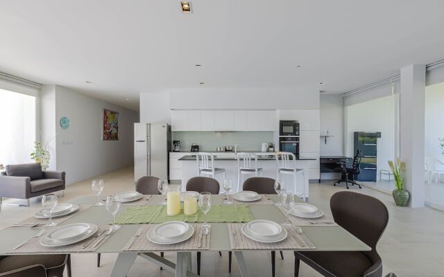 Luxury Modern 4 BR Pool Villa - PH111