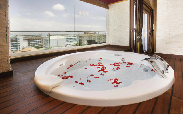 Adenya Hotel & Resort