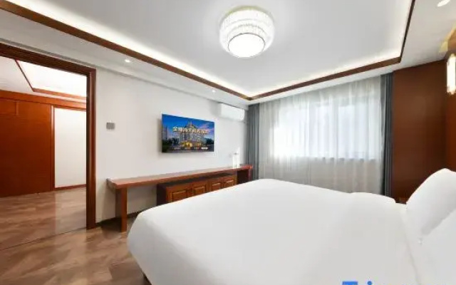 Jinding Haitian Business Hotel
