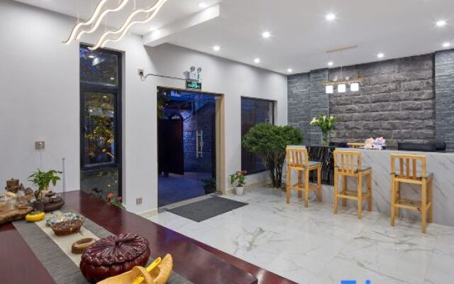 Yixin Courtyard hotel (Dali Ancient City South Gate)