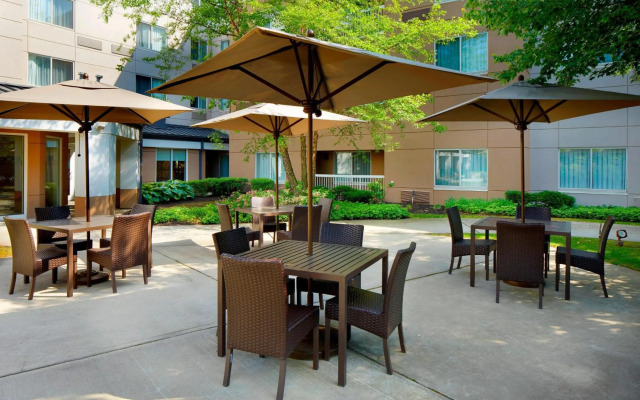 Courtyard by Marriott Edison Woodbridge