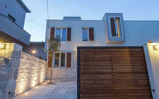 Luxurious Villa With Private Pool and Garden