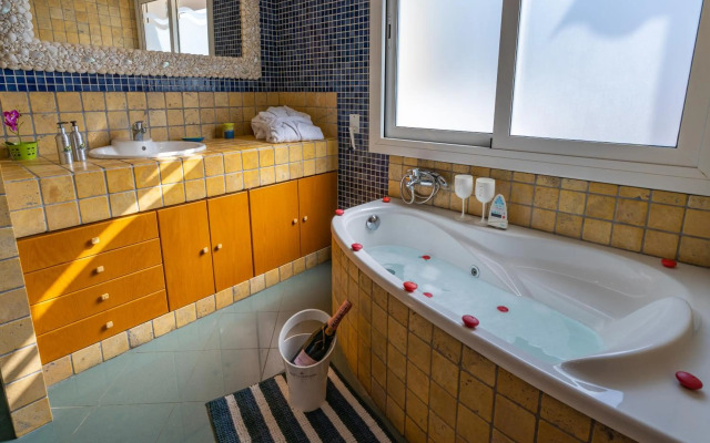 Villa Lux Gallery AC