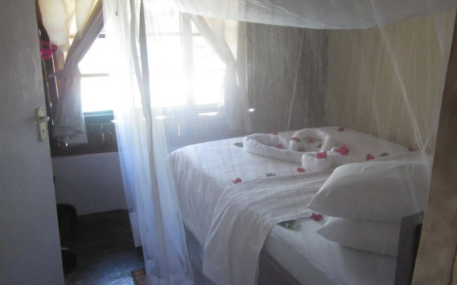 Baobab Beach Lodge & Backpackers