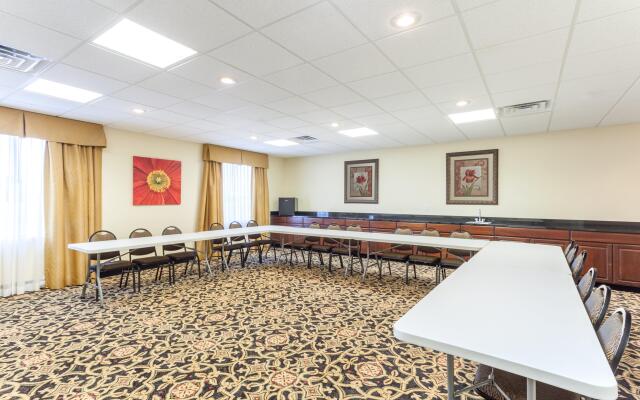Holiday Inn Express Hotel & Suites Clarksville by IHG