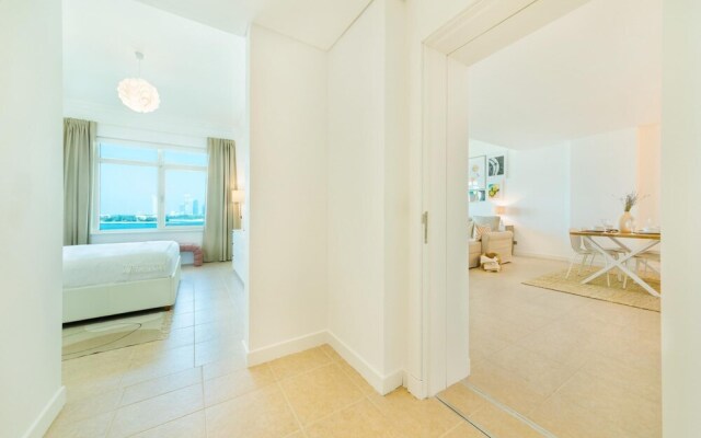 Maison Privee - Modern & Bright Apt with Sea Front Views of Burj AlArab