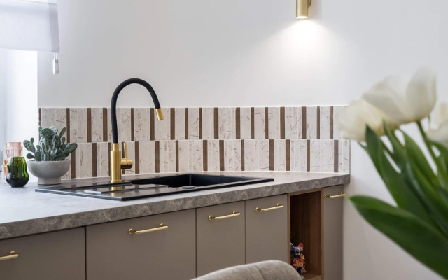 Elegant & Bright 2BR Condos - Steps from Old Town