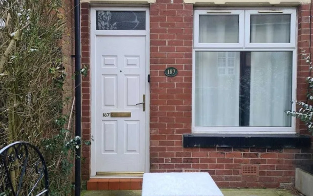 Lovely 2-bed House in Bolton Greater Manchester