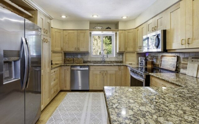 Dancing Dolphin 4 Bedroom Home by RedAwning