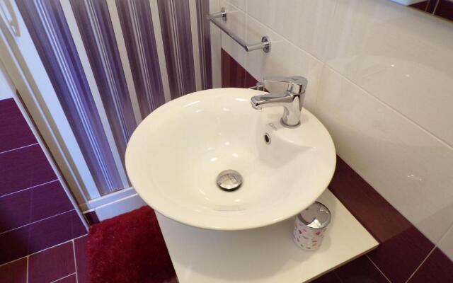 NUOVA AURORA Rent Rooms