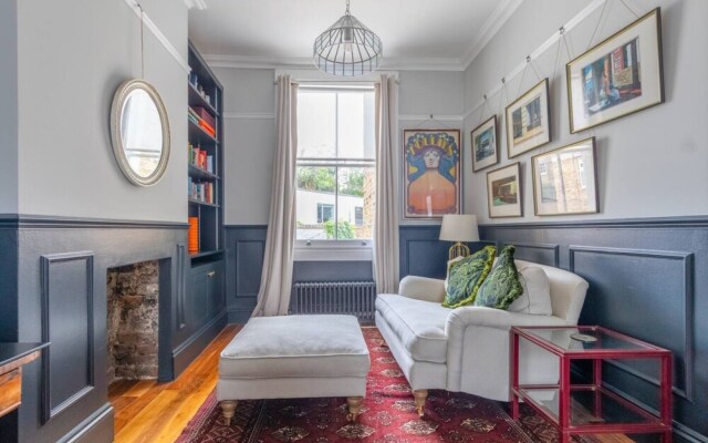 Stylish 2 Bedroom Home in Islington With Garden