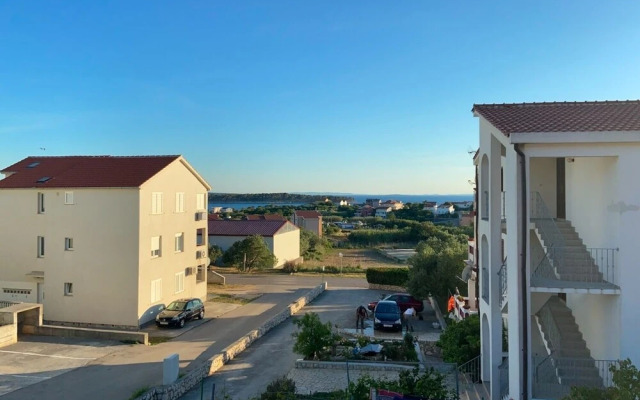 Žare - With Garden - A1