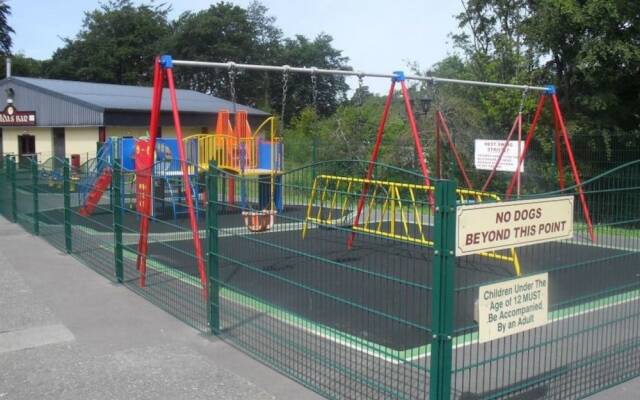 Upper Lake Chalet , Dog and Pet Friendly