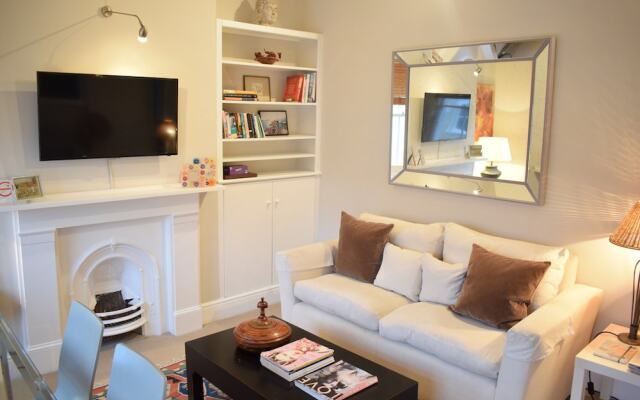 2 Bedroom Flat in Battersea Sleeps 4