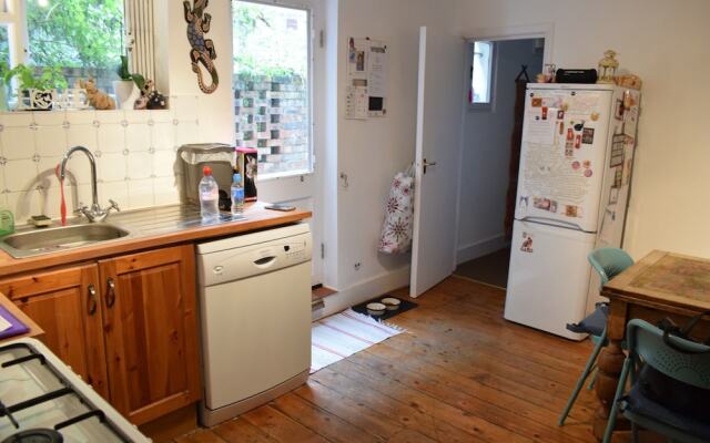 2 Bedroom Flat In Earlsfield