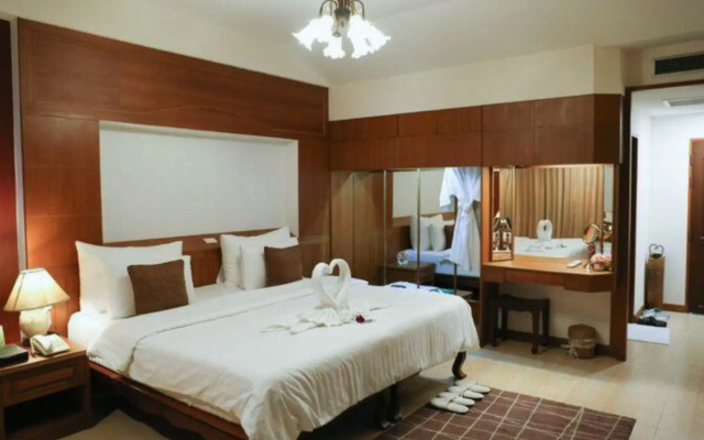 Country Lakeview Hotel