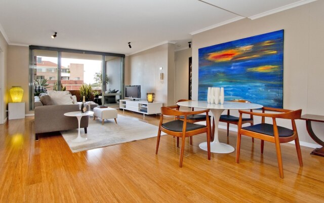 Ample Space In This 1 Bed Apt Also With Pool/Gym