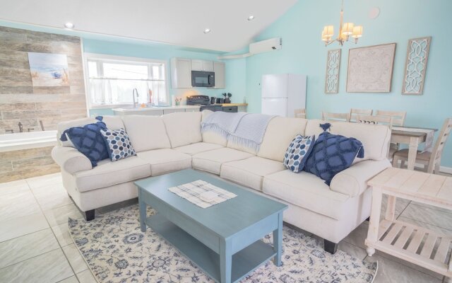 Elegant Suite with Jacuzzi