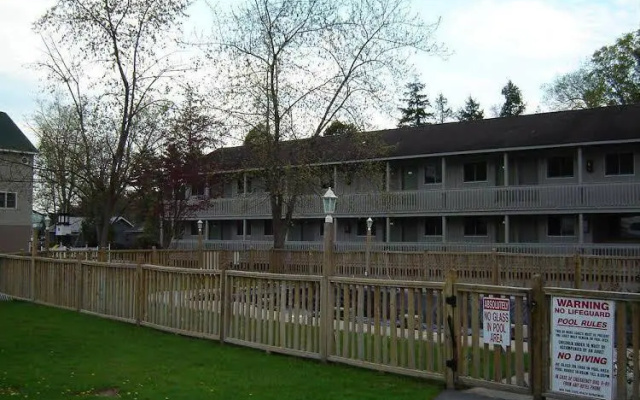 Lake George Suites