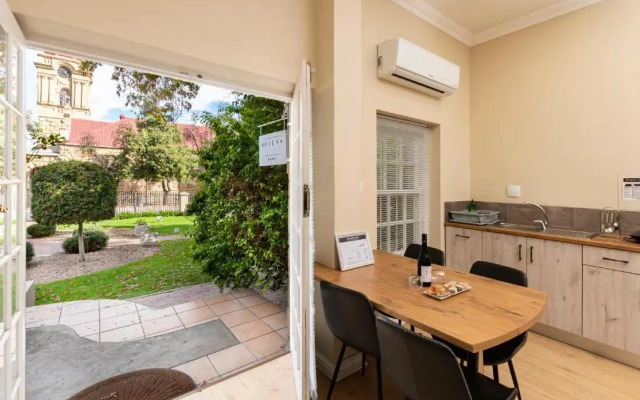 Queen’s Hotel by BON Hotels