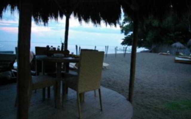 Pura Vida Beach & Dive Resort