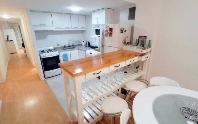 Ultimate Luxury 2 bedroom Retreat With Balconies and Amenities