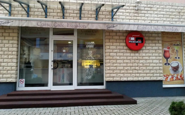 Pedestrian Street Apartment