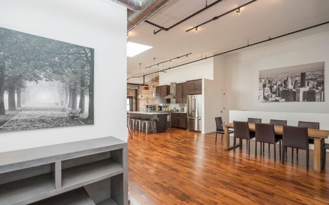 Luxurious Million-dollar Condo w/ Perfect Location