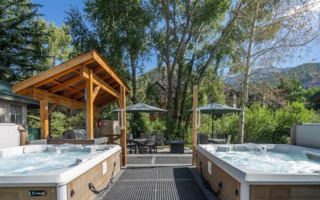 Mountainside Inn 116 1 Bedroom Hotel Room by Alpine Lodging Telluride