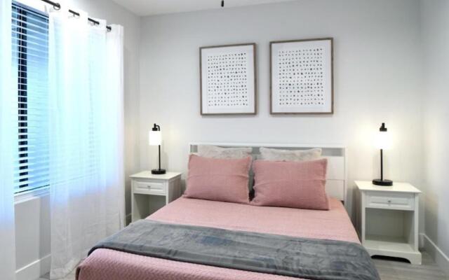 Beautiful 5-bdrm Vacation Home W/heated Pool !