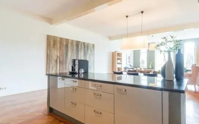 Laras Stay City Center