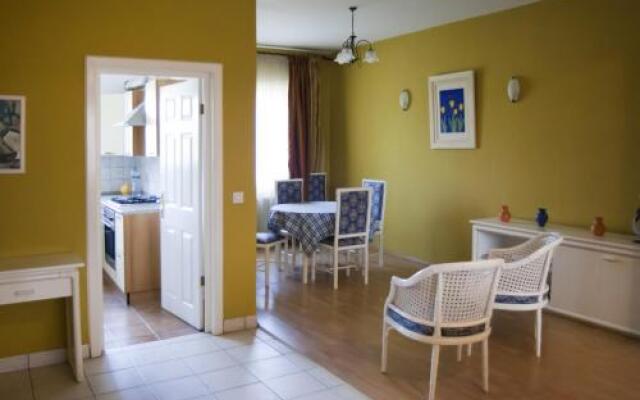 Country Club La Mesteceni