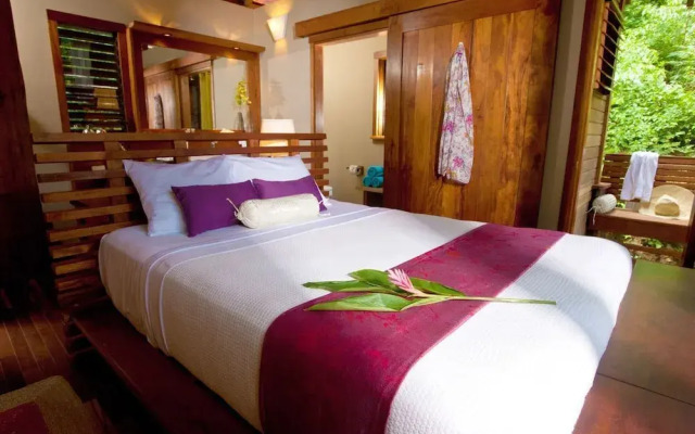 Aqua Oceanfront Resort & Residences