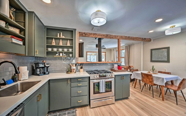 Flagstaff Cabin w/ Hot Tub & Fire Pit!