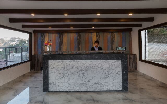 Hotel Seven Oaks