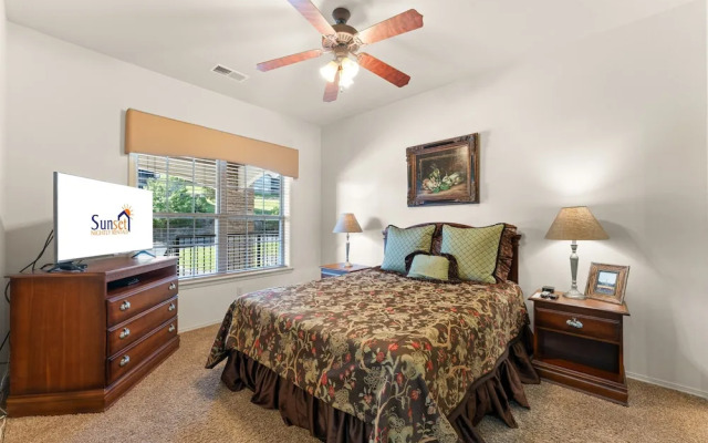 Ozark Comfort 3 Bedroom Condo by RedAwning
