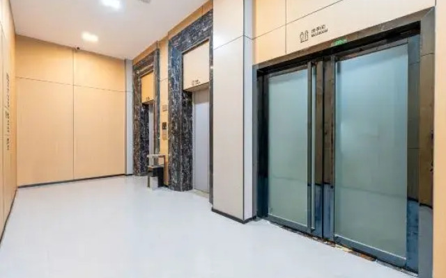 GELI Hotel (Guigang High-speed Railway Station Shenghuogang)