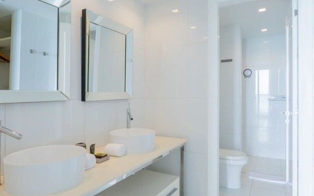 w Stunning 2BR With Terrace in YOO
