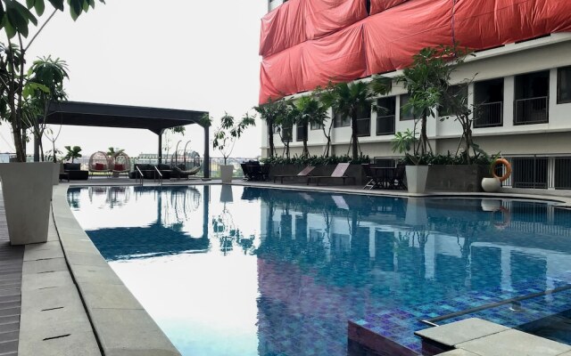 Cozy Living Studio at LRT City Jatibening Apartment