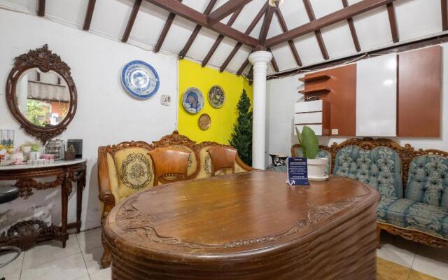 OYO 1806 Puri Arsita Homestay
