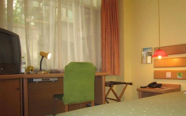 Home Inn Chongqing ShangQingSi