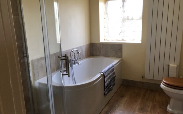 Beautiful 3 Bedroomed Cotswolds Farmhouse