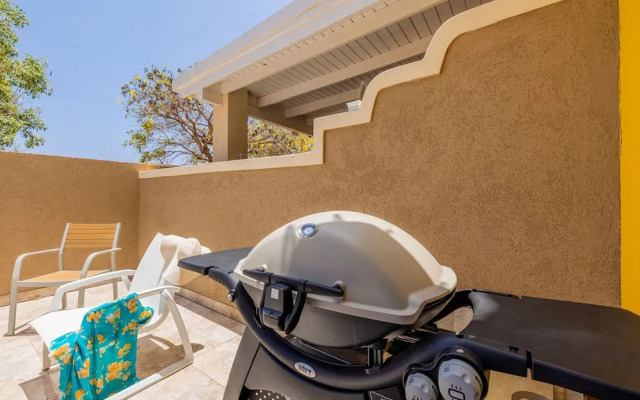 Upscale Gated Community Oasis Close to the Beach