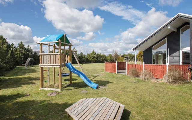 6 Person Holiday Home in Vaeggerlose
