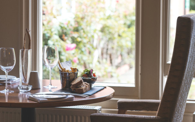 Отель Oaklands Hall