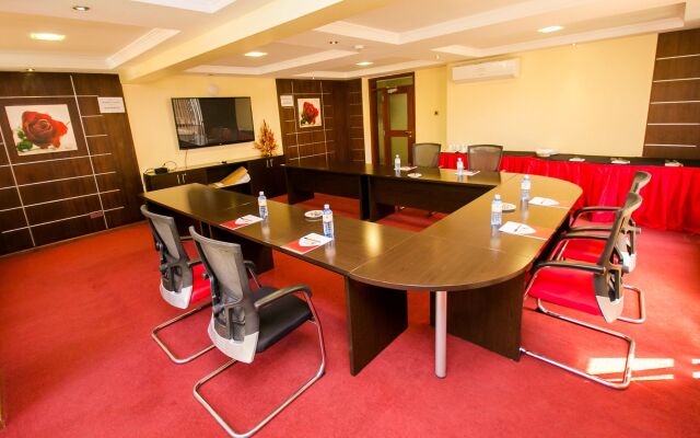 Waridi Paradise Hotel & Suites