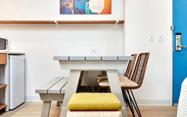 Universal's Endless Summer Resort - Dockside Inn and Suites