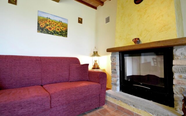 Villa with Private Pool near Cortona in Calm Countryside & Hilly Landscape