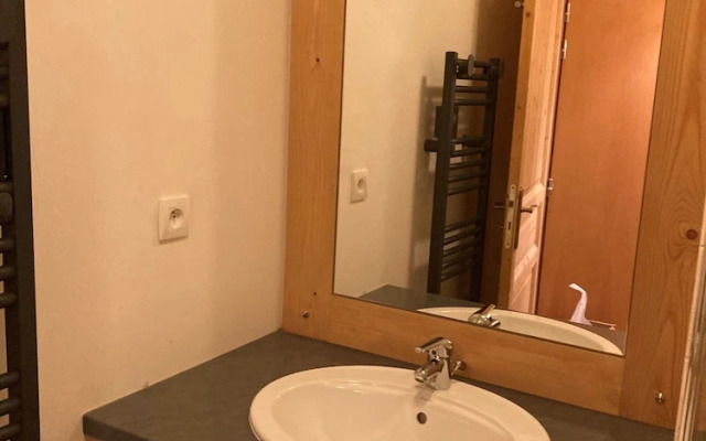 Alpine Apartment With Balcony